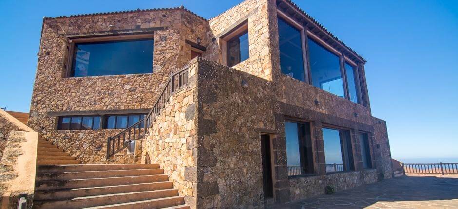 Casa con ventanas grandes