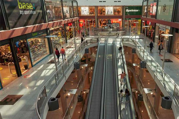 Centro comercial interior